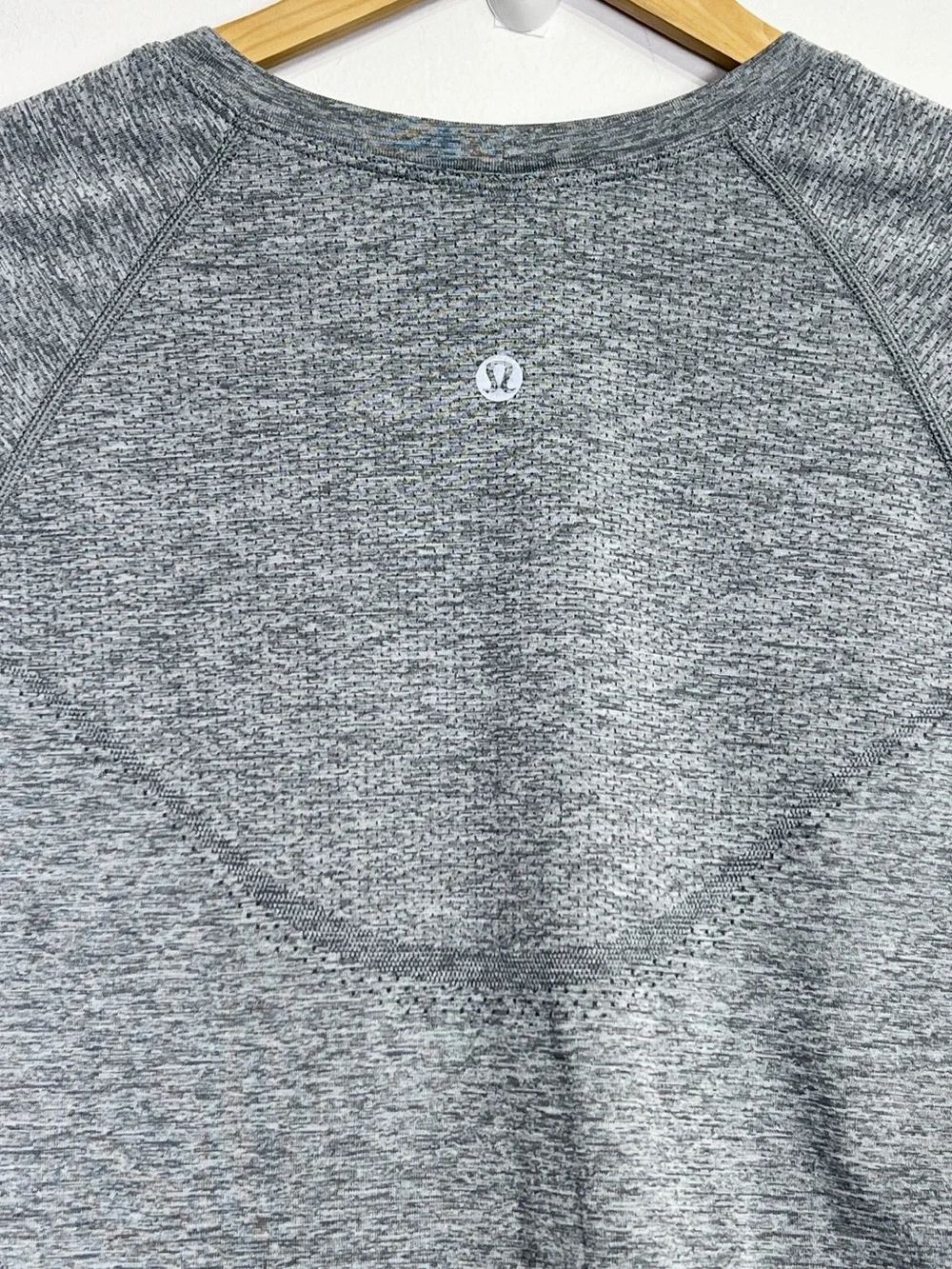 Lululemon Swiftly Tech Cropped Long-Sleeve Shirt 2.0 Slate / White